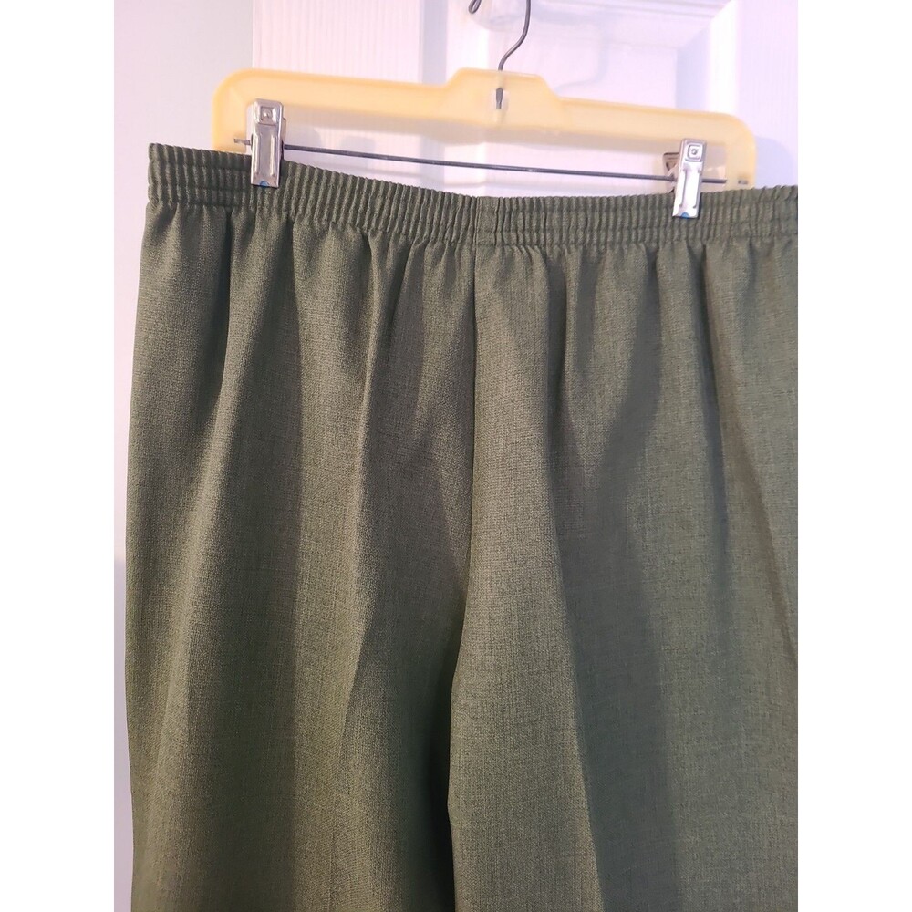 Alfred Dunner Petite Women's Olive Green Straight Leg Dress Pants Size 12P - Picture 4 of 5